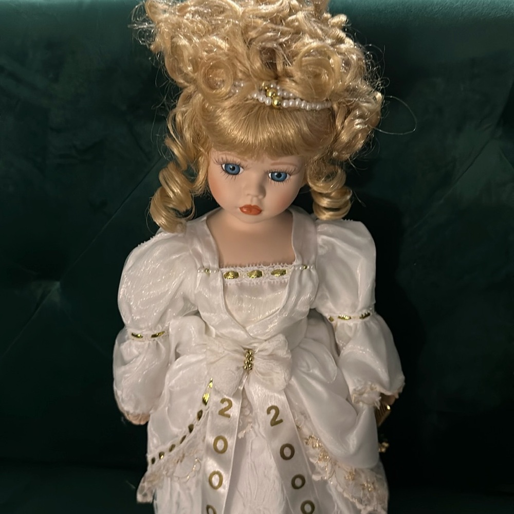 Mint condition porcelain doll wedding anniversary year 2000